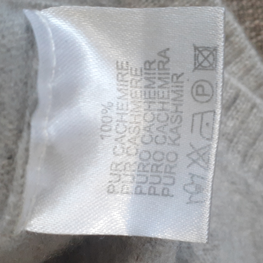 Casmear  sweater size…L - Picture 15 of 15